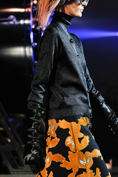Look 80